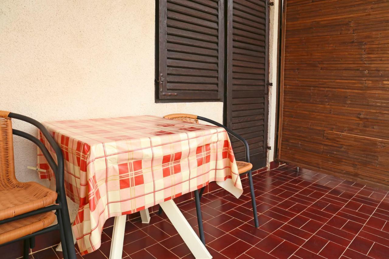Apartments Mira Gornji Karin Exterior foto